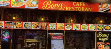 test_cafe_building_frontside